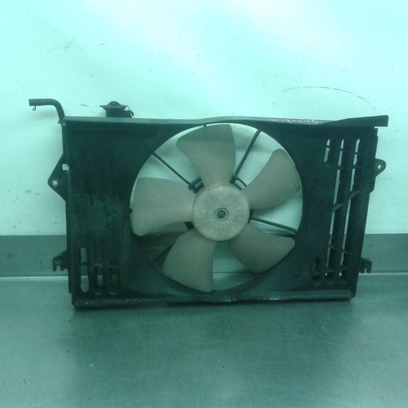 VENTILATEUR C Toyota Corolla Verso (E12) (01-2001/05-2004), Dhr. M. Roggen, Toyota, Stadsweg 37 37
9917 PV  WIRDUM GR., NL, Utilisé