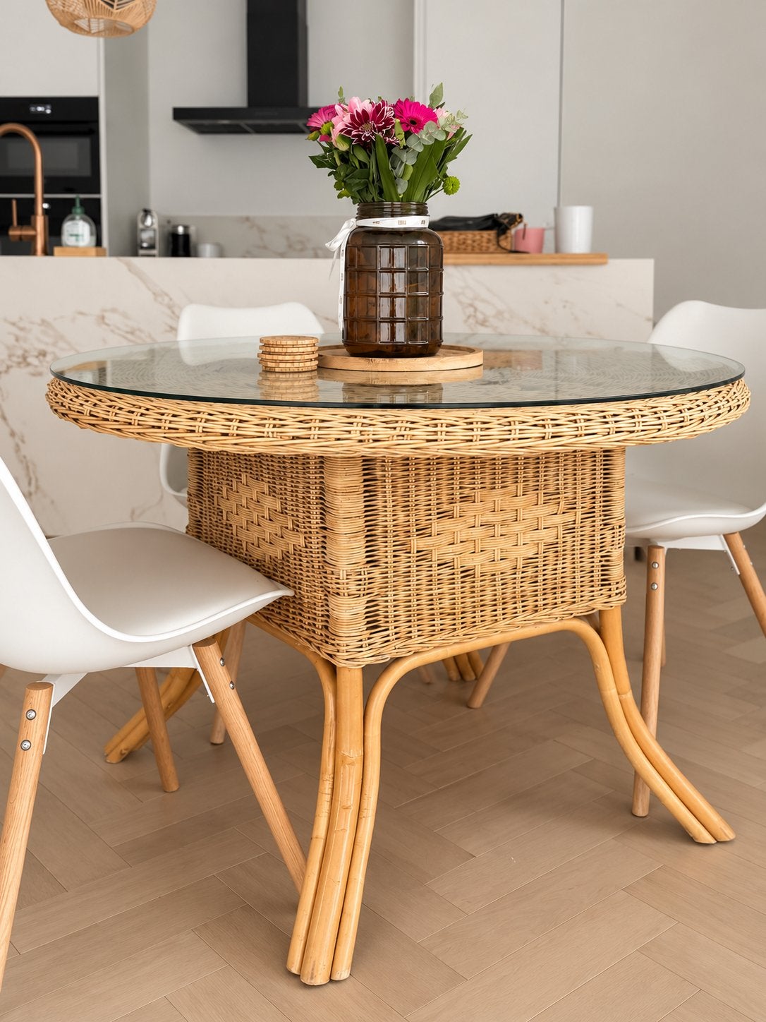Rotan eettafel met glazen blad – Boho stijl, Ophalen, Zo goed als nieuw