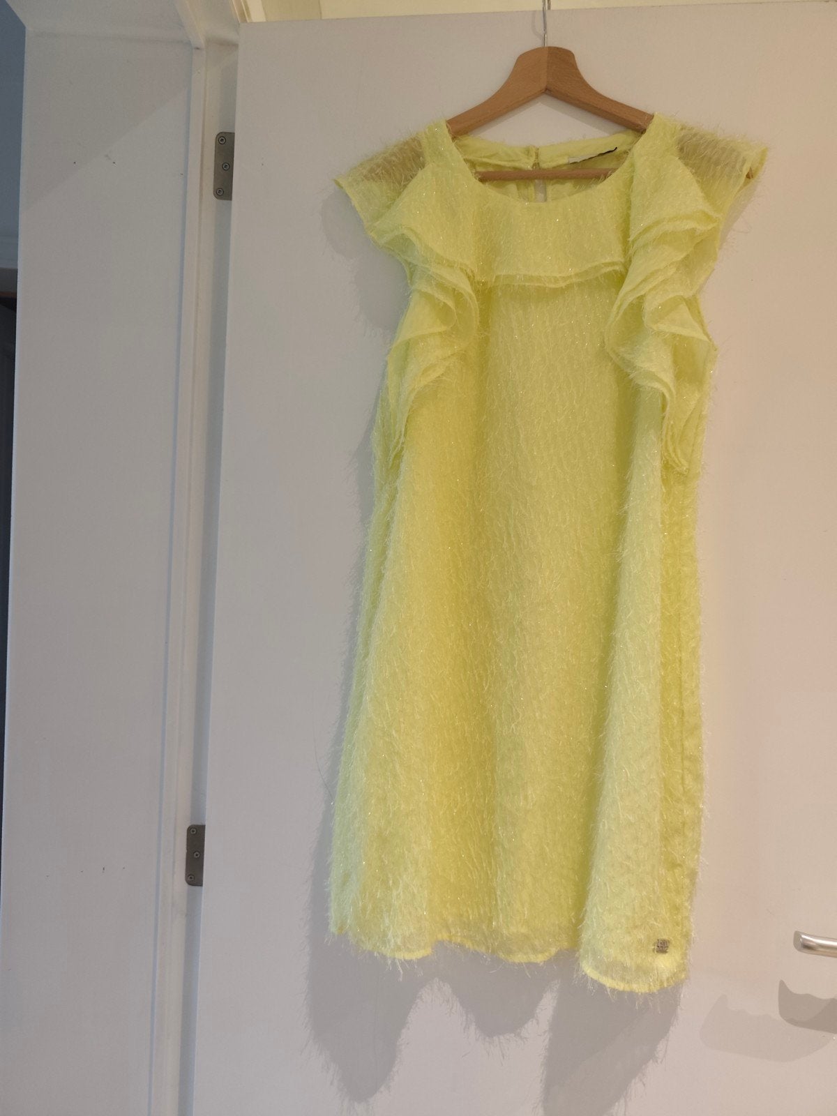 robe féminine avec volants et plumetis. Entièrement doublée, Vêtements | Femmes, Taille 42/44 (L), Autres types, Comme neuf, Relish