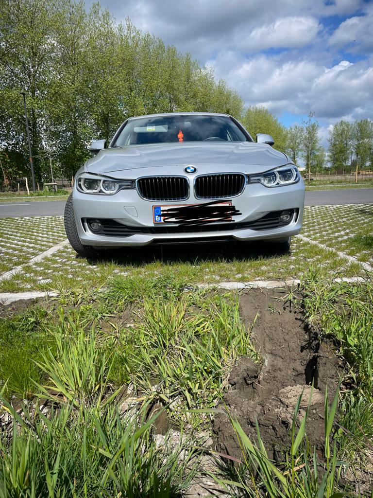 BMW 3Reeks 2018 /87700 km 136pk, Autos, Argent ou Gris, Achat, Euro 6, Automatique