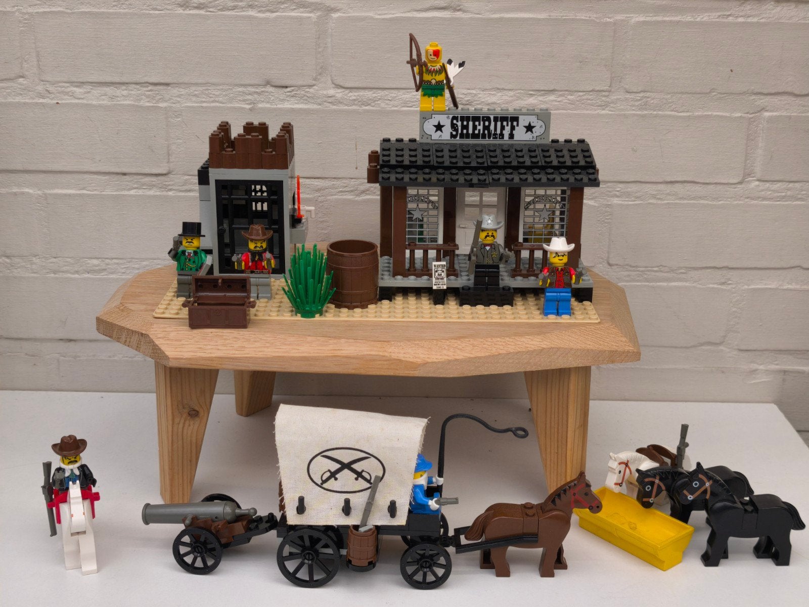LEGO Western  Sheriff's Lock-Up (6755) + Covered Wagon, Ophalen of Verzenden, Inclusief minifiguren, Minifiguur, Lego