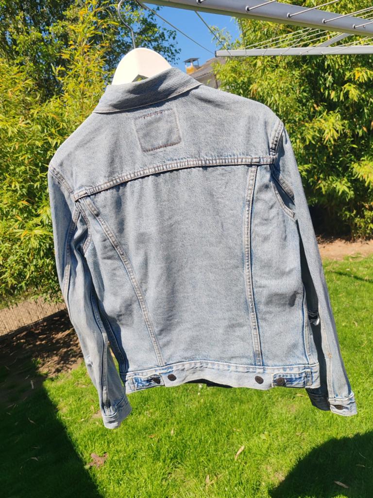 Veste Levis 100 euros, téléphone portable 0487269495, Enlèvement ou Envoi, Taille 46 (S) ou plus petite