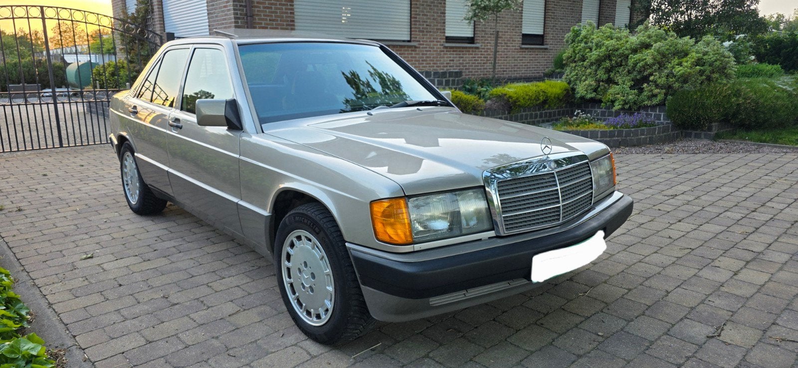 Mercedes 190E 2.3 Automaat Oldtimer met veel opties, Auto's, 2300 cc, Bruin, Elektrische ramen, 100 kW