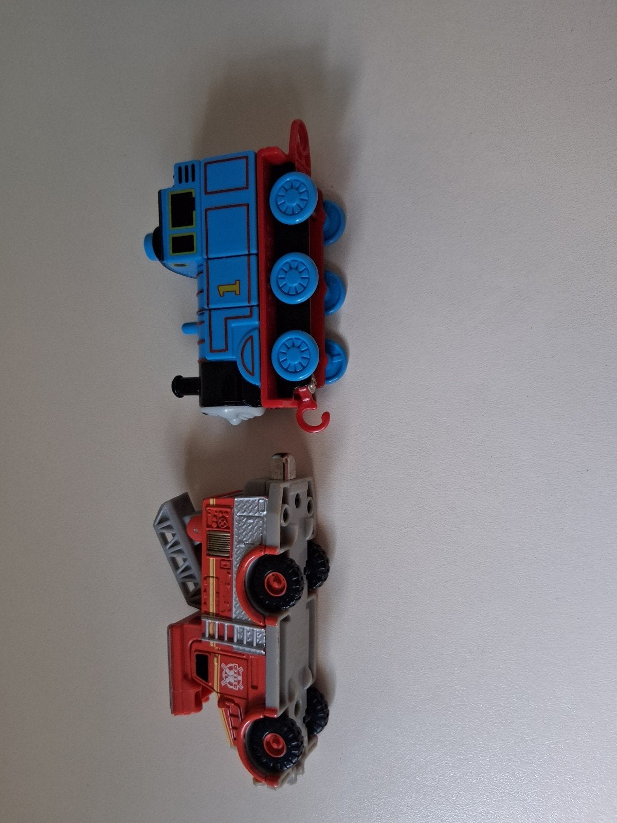 Brandweerwagen en locomotief Thomas de trein, Kinderen en Baby's, Speelgoed | Thomas de Trein, Ophalen of Verzenden