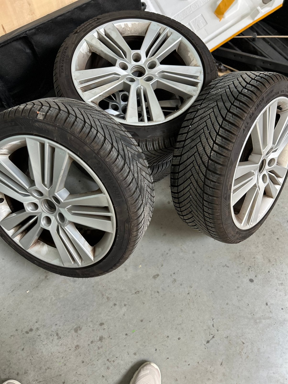 Jantes d'origine avec pneus presque neufs (Skoda, VW, Seat), Enlèvement, Pneu(s)