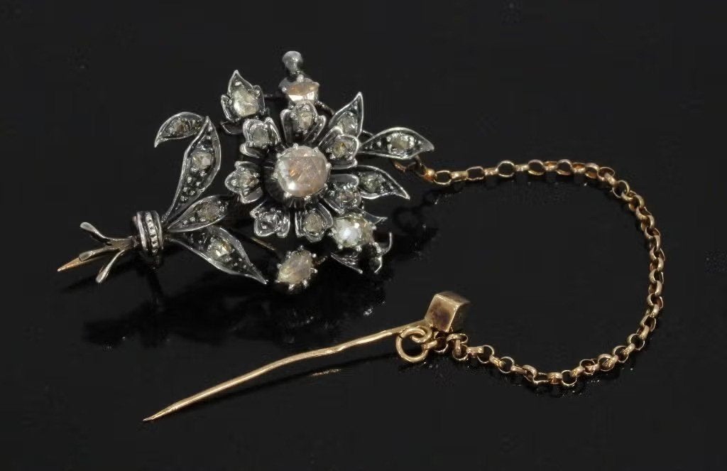 Diamanten zeer fraaie 14k gouden bloem broche antiek, Handtassen en Accessoires, Ophalen of Verzenden, Broche, Met edelsteen