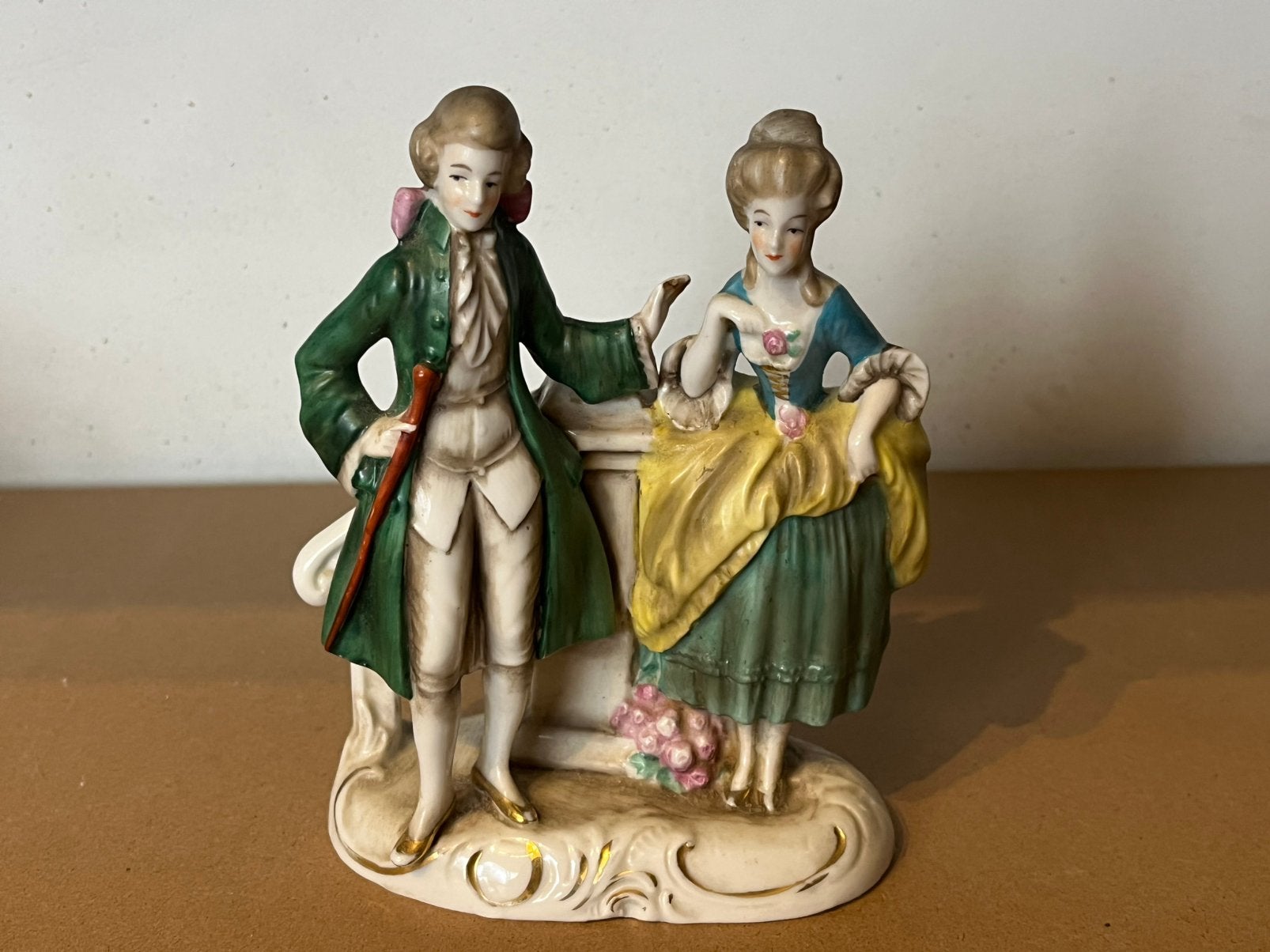 Ancienne statuette porcelaine allemande / Capodimonte, Enlèvement ou Envoi
