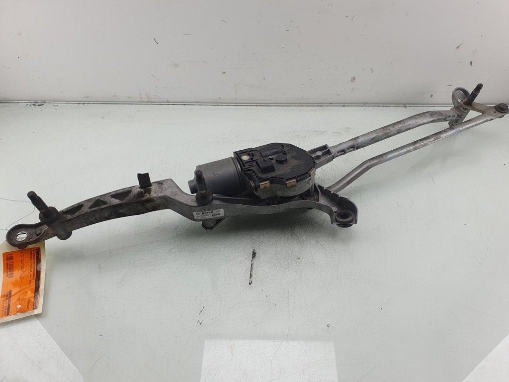 MOTEUR + TRINGLERIE ESSUIE GLACE AVANT E (W212), Robert Bosch AG, Mercedes-Benz, Utilisé, Robert-Bosch-Allee 1
74232  Abstatt, DE