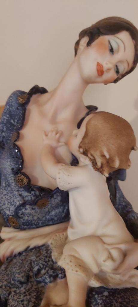 Femme avec enfant, Enlèvement