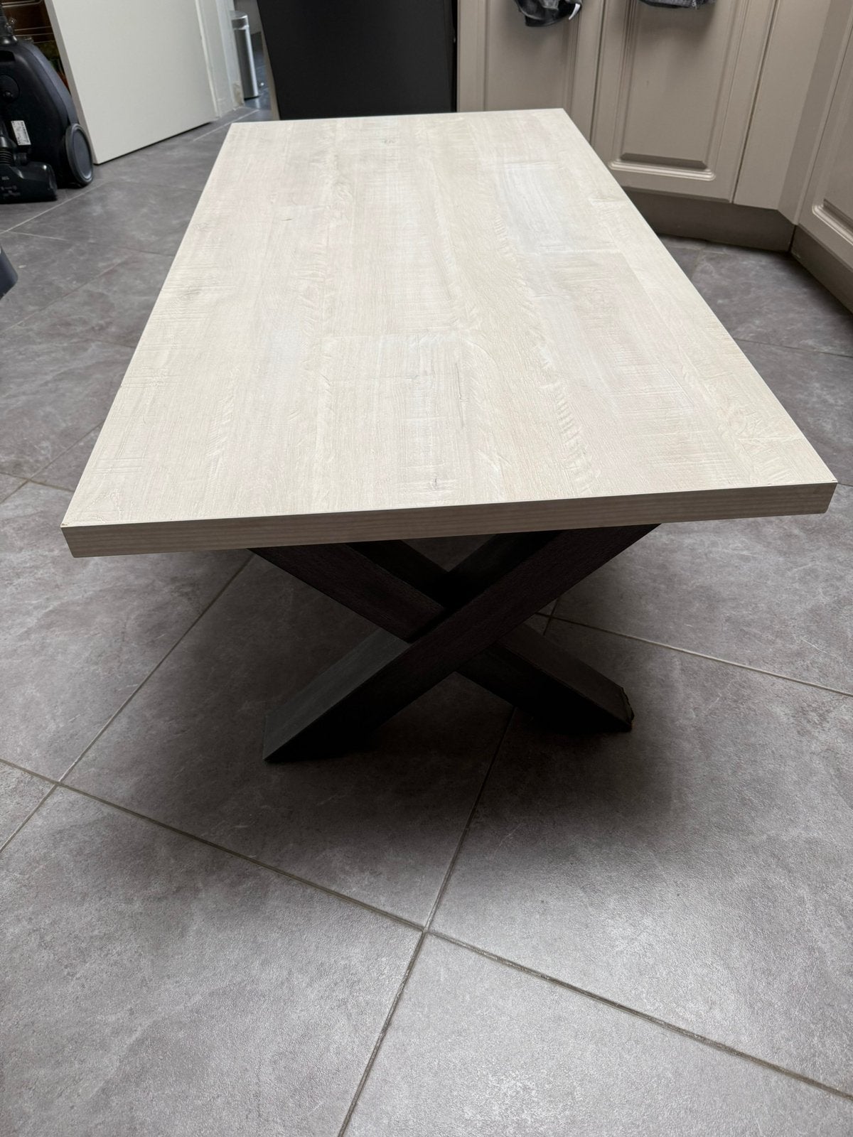 Moderne salontafel 130 × 68 cm – zwart X-onderstel, 100 à 150 cm, Comme neuf, Enlèvement, 50 à 100 cm