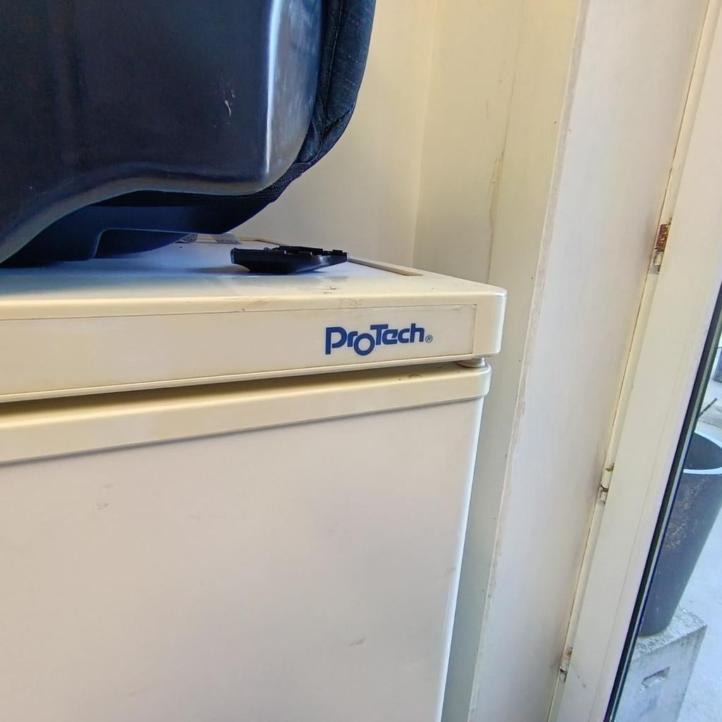 Protach. Ijskast met vrieser, Ophalen