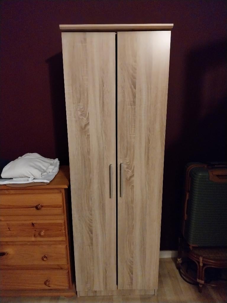 Kleerkasten in nieuwe staat ( 2 stuks ), Ophalen, Zo goed als nieuw, Met plank(en)