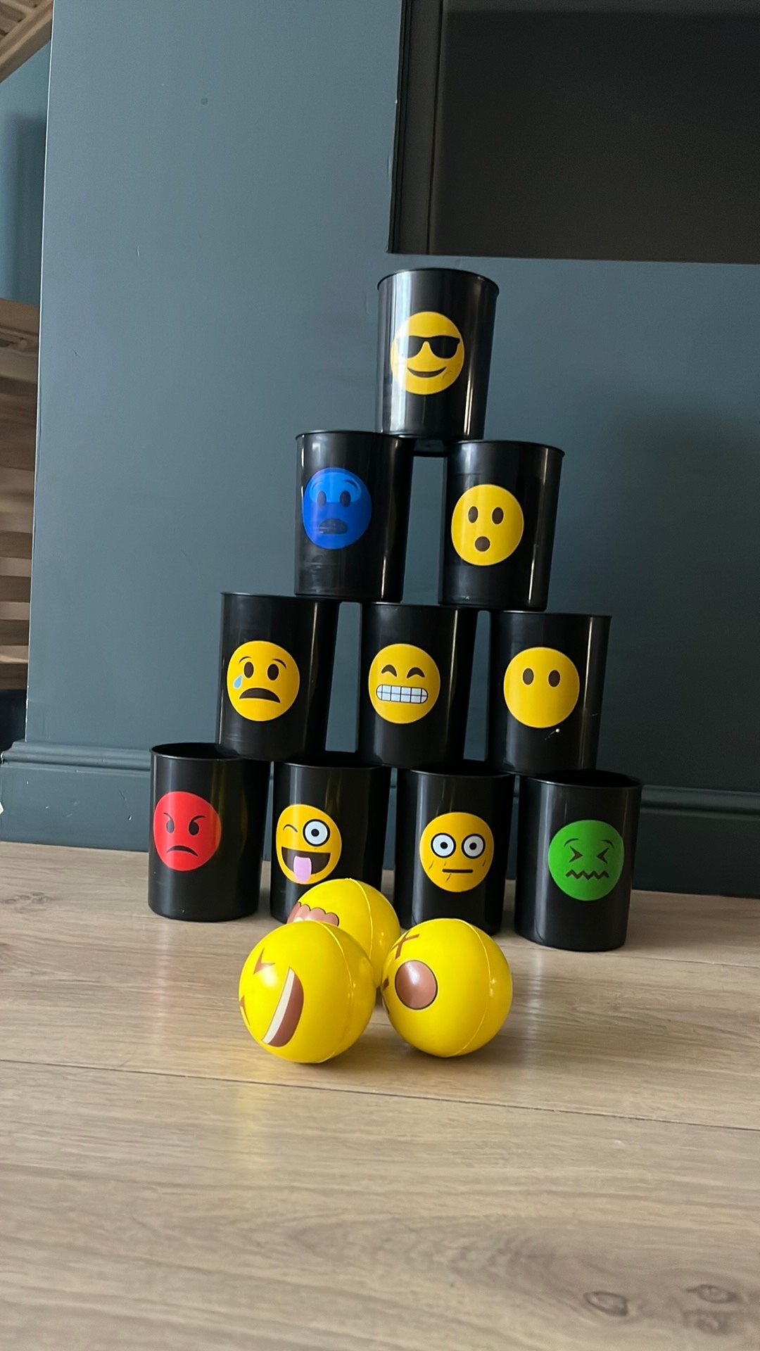 Emoticon blikken gooien, Ophalen