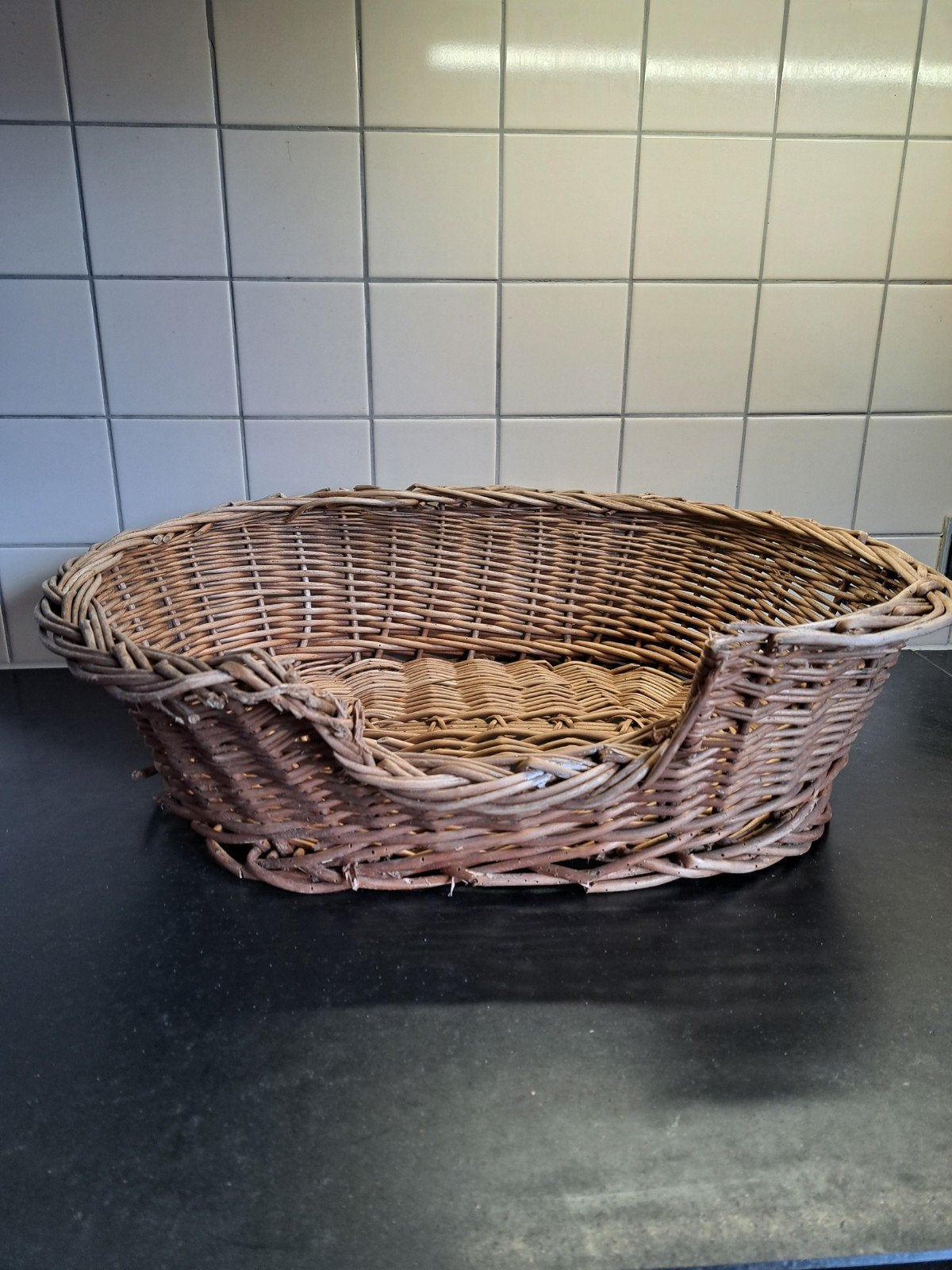 traditionele ovale rieten hondenmand, Ophalen of Verzenden, Zo goed als nieuw, Riet