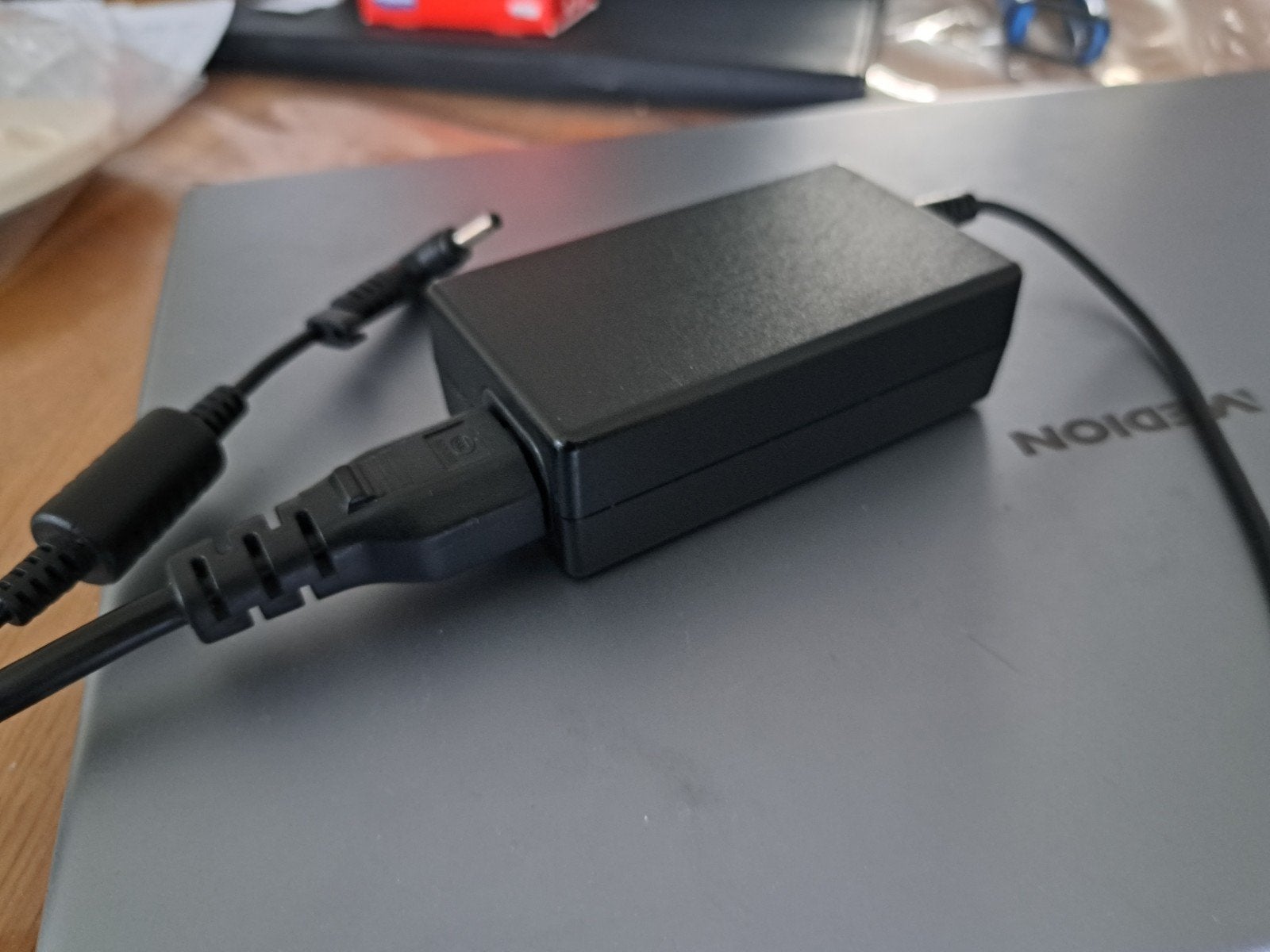Ik zoek oplader laptop merk medion, Computers en Software, Laptop-opladers, Ophalen