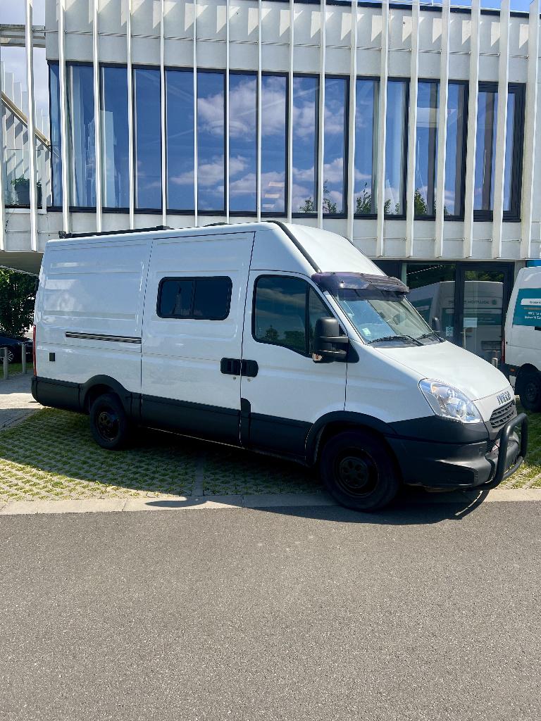 Van aménagé Iveco daily, Caravanes & Camping, Autres marques, Autres marques, Boîte manuelle, 5 à 6 mètres