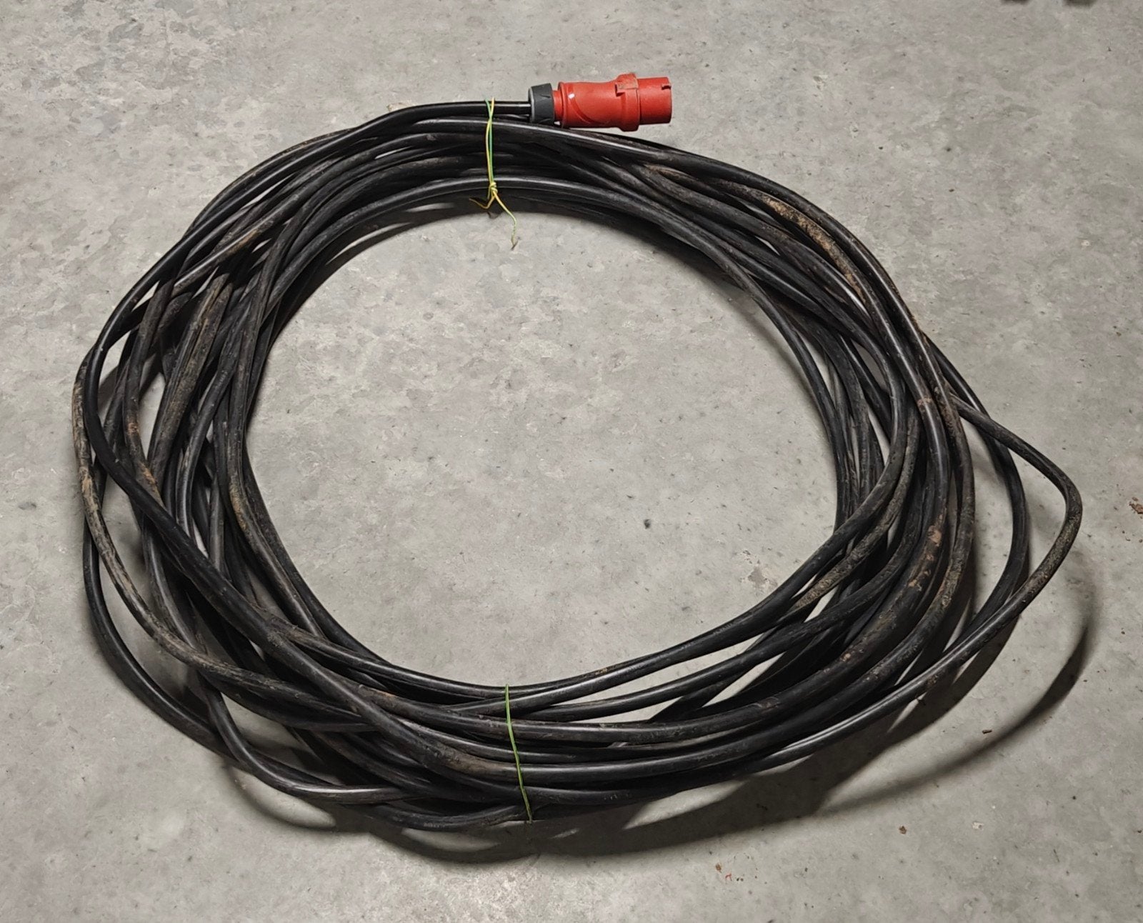 EXVB kabel (3 fasen) met één 5-polige stekker (32 Ampère), Doe-het-zelf en Bouw, Ophalen, Zo goed als nieuw, Kabel of Snoer