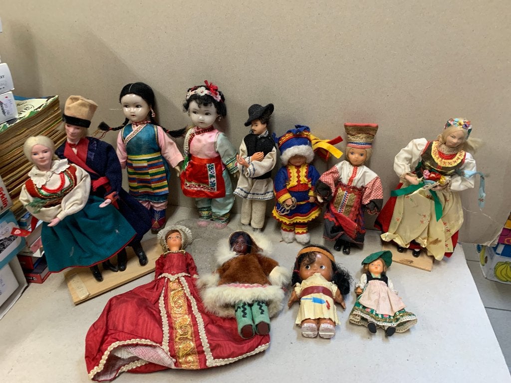 Plus de 40 poupées anciennes diverses pour 20 euros, Enlèvement ou Envoi