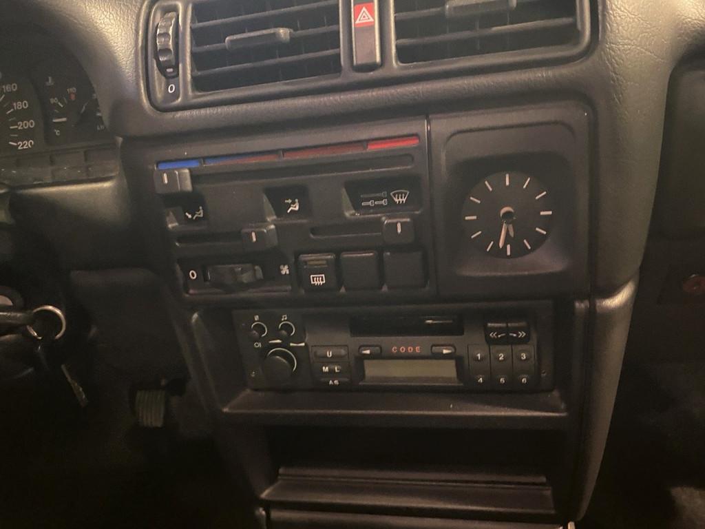 Opel Vectra 1.6i GLS (année de construction 1993), Autos, Rouge, Entreprise, Boîte manuelle, Peinture métallisée
