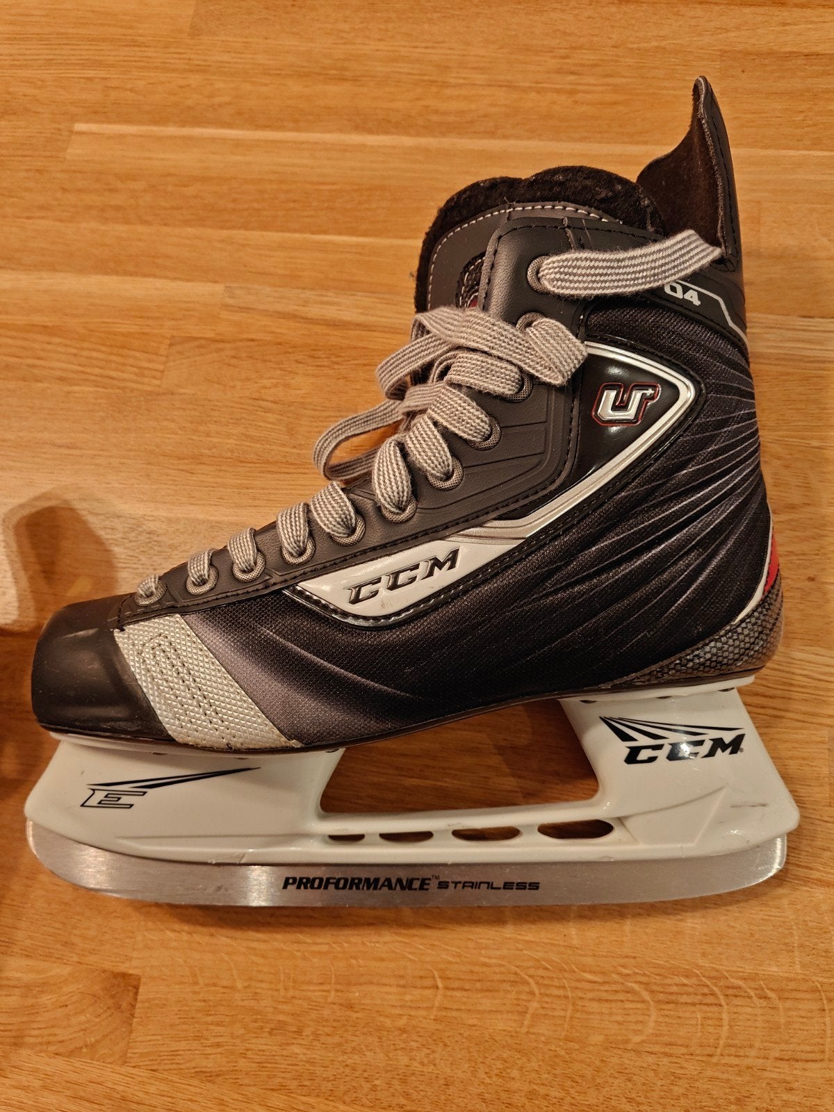 CCM U+ 04 ijshockeyschaatsen maat 42,5, Sport en Fitness, Ophalen, Zo goed als nieuw, Schaatsen