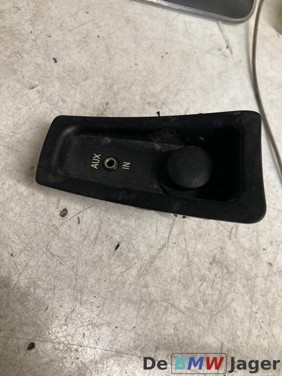 AUX + 12V aansluiting BMW E81 E82 E87 E88 51169110410, Gebruikt, Ophalen of Verzenden, BMW, BMW