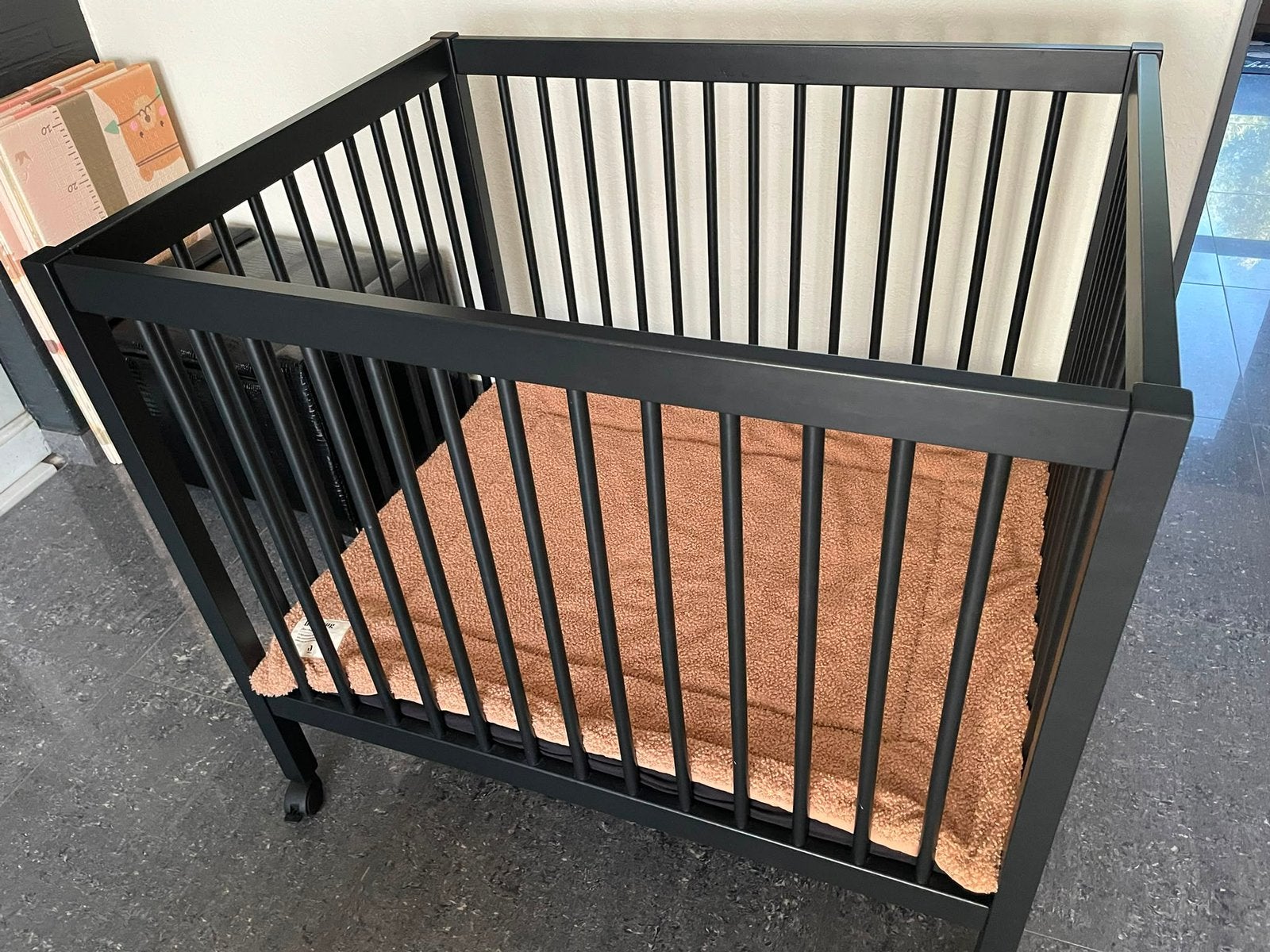 Baby park op wieltjes + accessoires, Kinderen en Baby's, Babyparken, Ophalen, Zo goed als nieuw, Wieltjes
