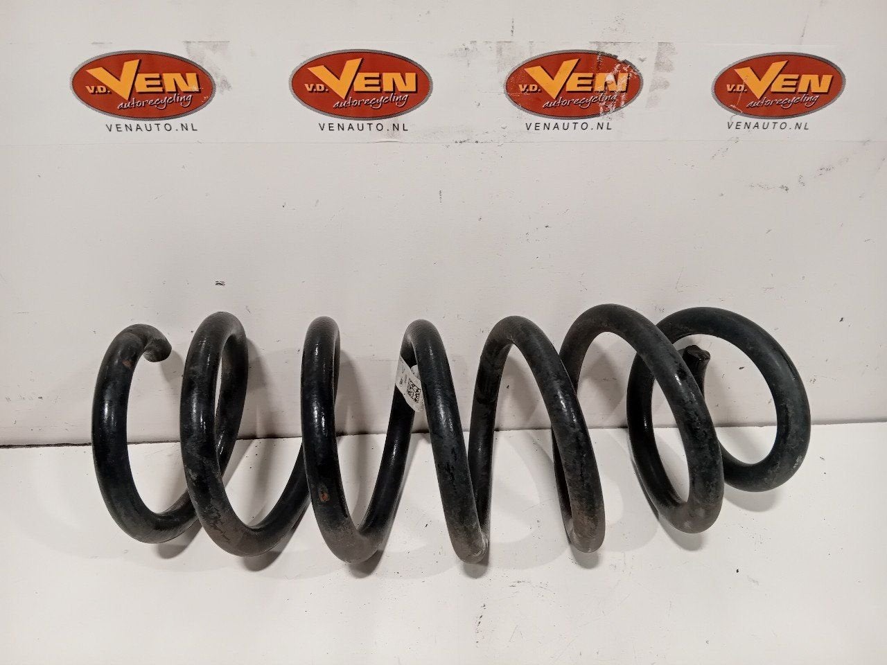 Spiraalveer achter links of rechts uitwisselbaar Land Rover, Onderdelen@venauto.nl, Van der Ven Autorecycling B.V., Ettenseweg 76, 4706 PB Roosendaal, The Netherlands