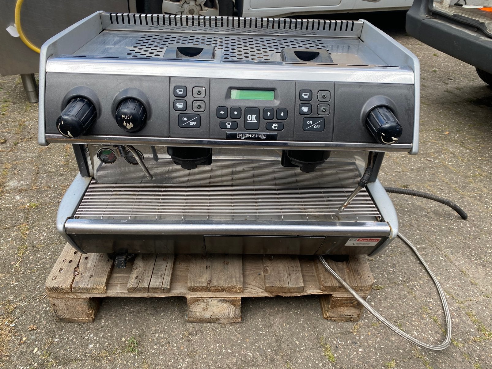 La spaziale koffiemachine, Enlèvement, Cafetière