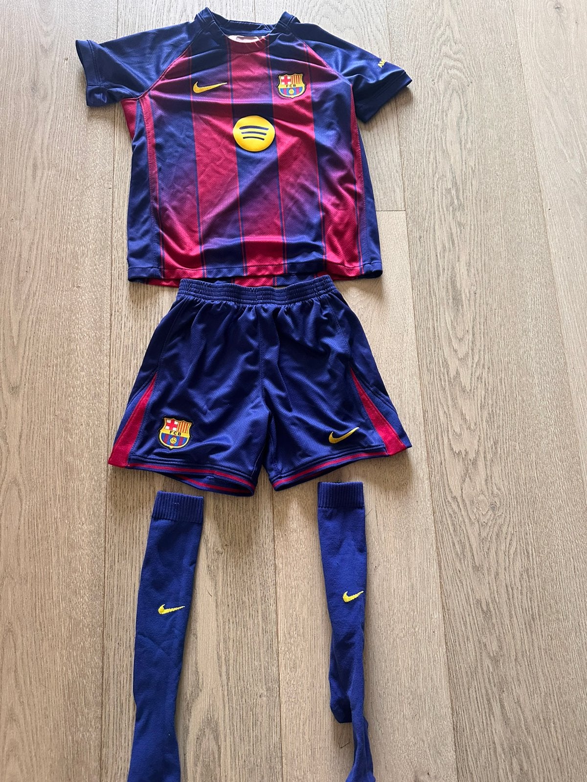 Barcelona voetbal tenue, Ophalen, Zo goed als nieuw
