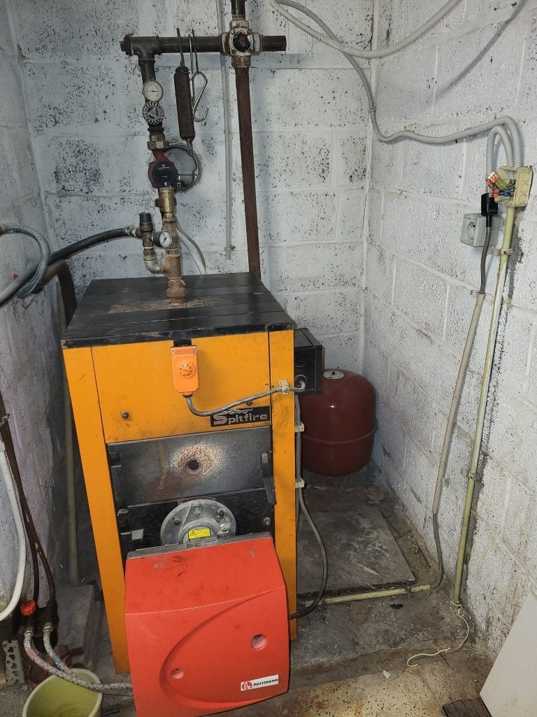 Système de chauffage avec mazout à vendre, Doe-het-zelf en Bouw, Verwarming en Radiatoren, Gebruikt, Cv-ketel of Combi-ketel, Ophalen