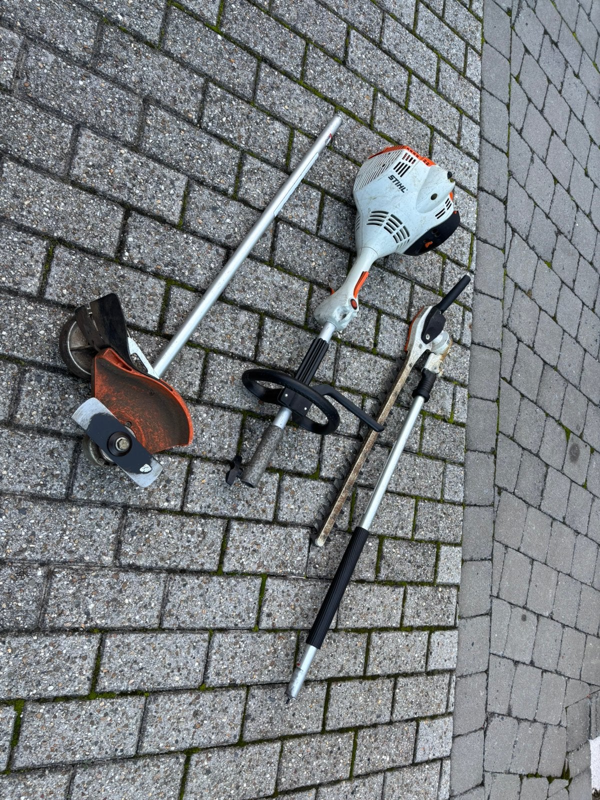 Heggenschaar op steel / kantenfrees stihl benzine combimotor, Ophalen, Gebruikt, Benzine