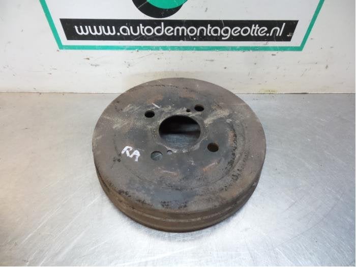 Tambour de frein arrière d'un Toyota Yaris (Yaris 1 00-), -, 3 mois de garantie, Toyota, Utilisé