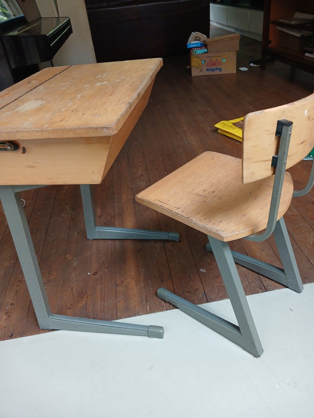 pupitre d'école primaire avec chaise, Enlèvement, Utilisé, Bois, Bureau enfant