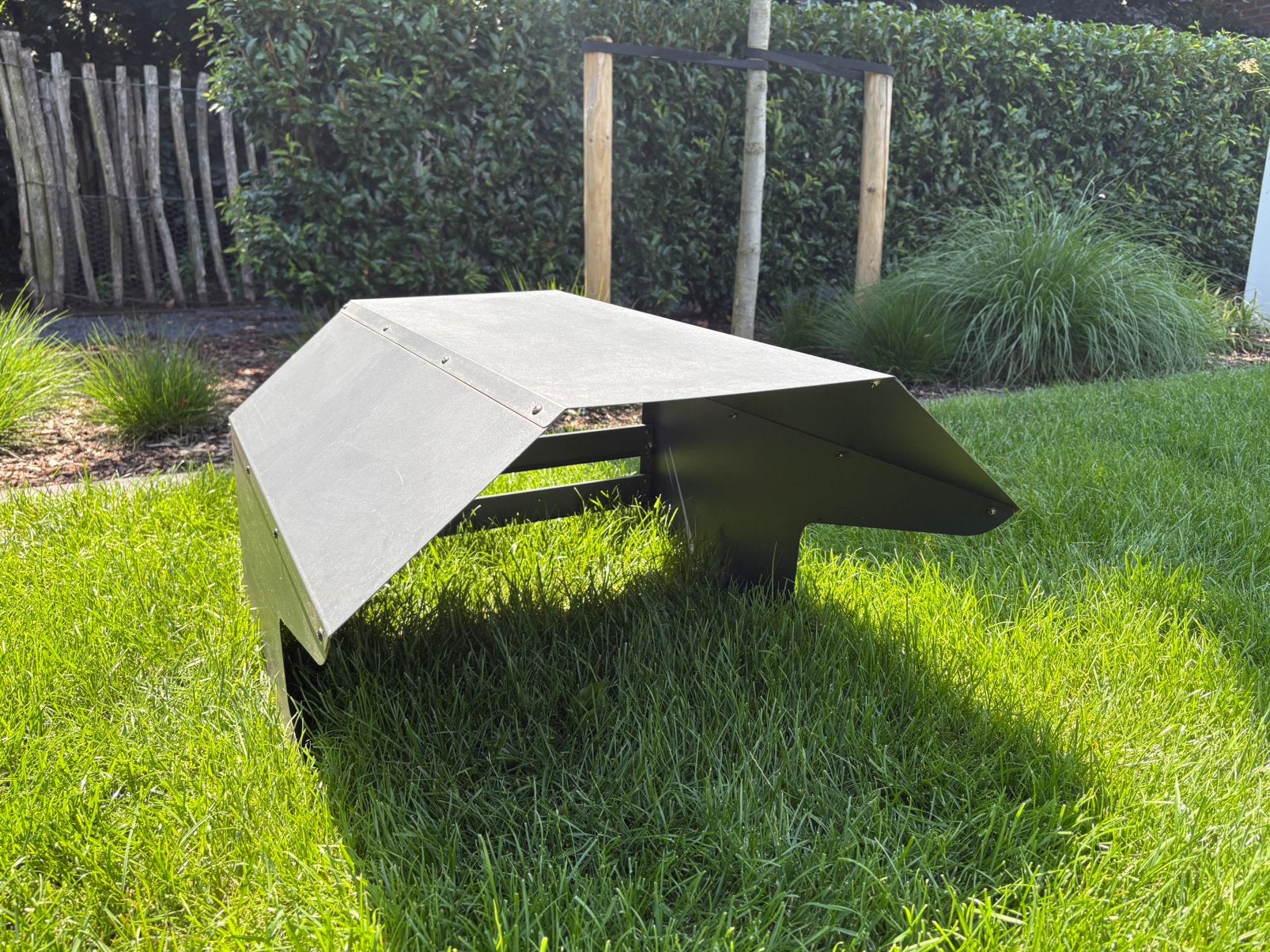 Robotmaaier Garage Cosmo – Metaal – Universeel – Goede staat, Tuin en Terras, Ophalen, Gebruikt, Cosmo Casa