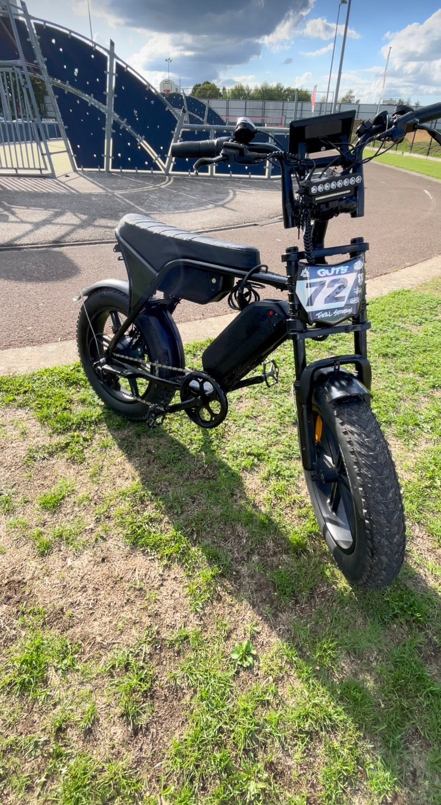 Custom v8 met dubbele accu ruilen voor gt2000, Fietsen en Brommers, Ophalen, Zo goed als nieuw