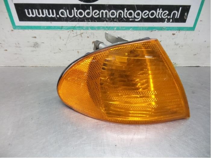 Feu clignotant droit d'un BMW 3-Serie (3-Serie 98-), -, 3 mois de garantie, Utilisé, -