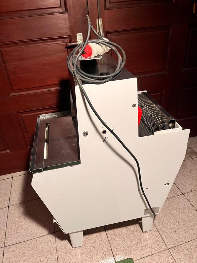 Brood machine, Zakelijke goederen, Ophalen