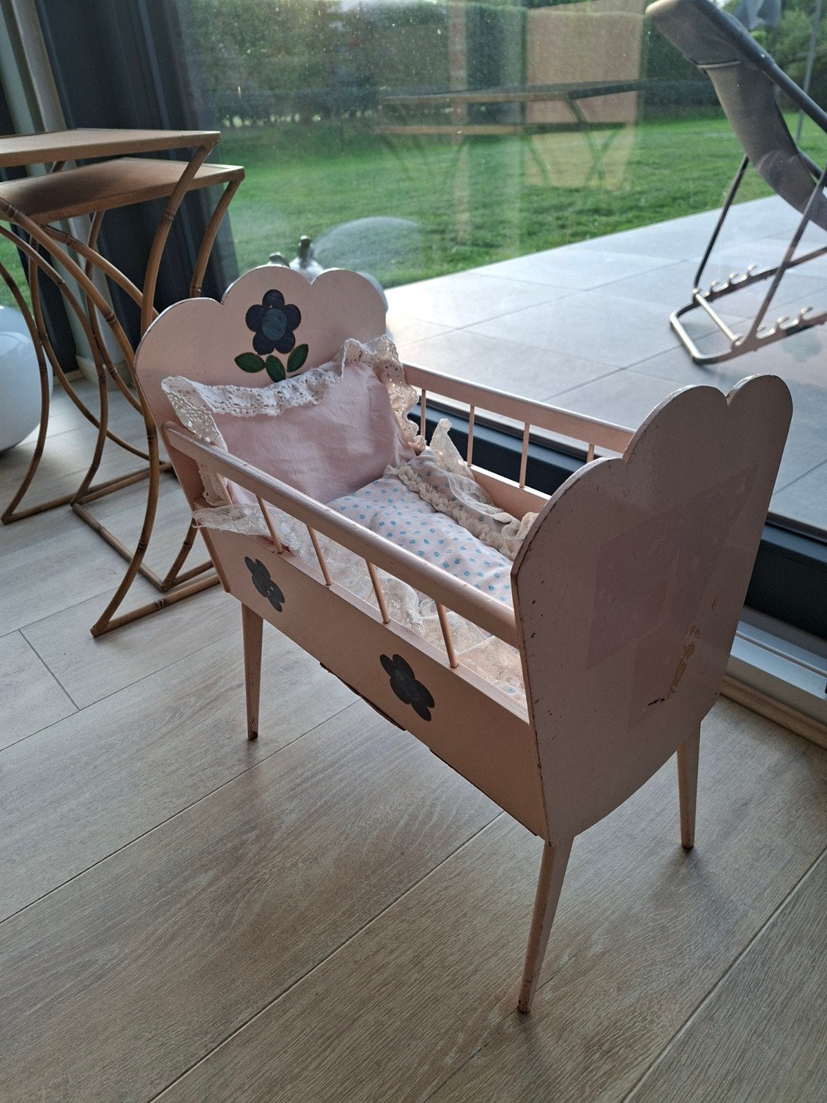 Kleine houten wieg voor poppen uit de jaren 50, 60. VINTAGE, Antiek en Kunst, Ophalen