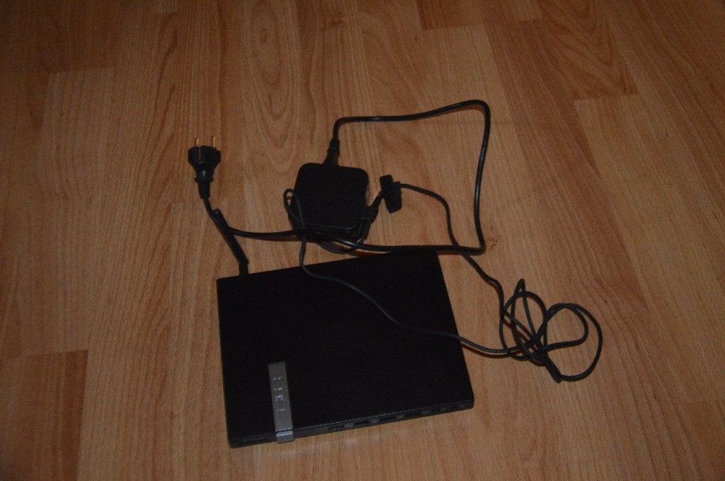 Asus EEE box E210 mini pc, Computers en Software, Desktop Pc's, Gebruikt, Minder dan 2 Ghz, Ophalen of Verzenden, SSD