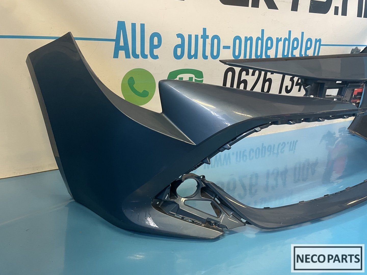 TOYOTA COROLLA E210 BUMPER VOORBUMPER ALLES LEVERBAAR !!!, Gebruikt, -, -, Ophalen of Verzenden