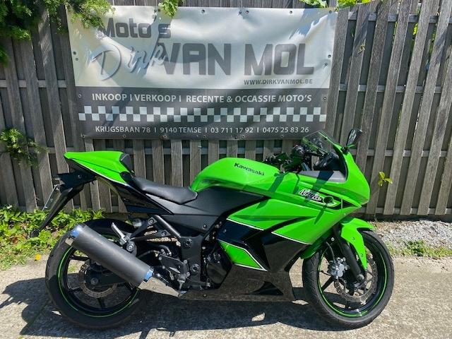 kawasaki ninja 250 bj2011 a2rijbewijs 35kw zeer goede staat, Motoren, 250 cc, 2 cilinders, Sport, Minimaal motorrijbewijs A2
