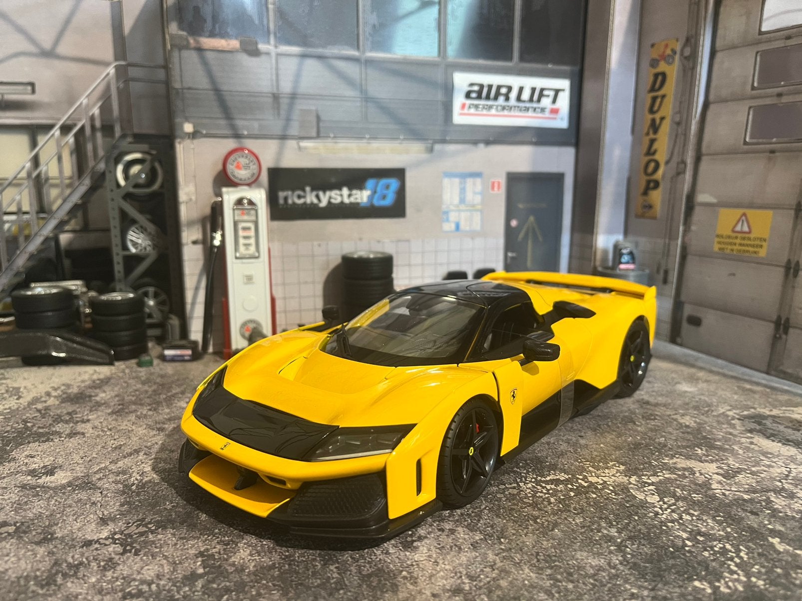1:18 Ferrari F80 - neuve dans sa boite, Hobby & Loisirs créatifs, Voitures miniatures | 1:18, Enlèvement ou Envoi, Comme neuf
