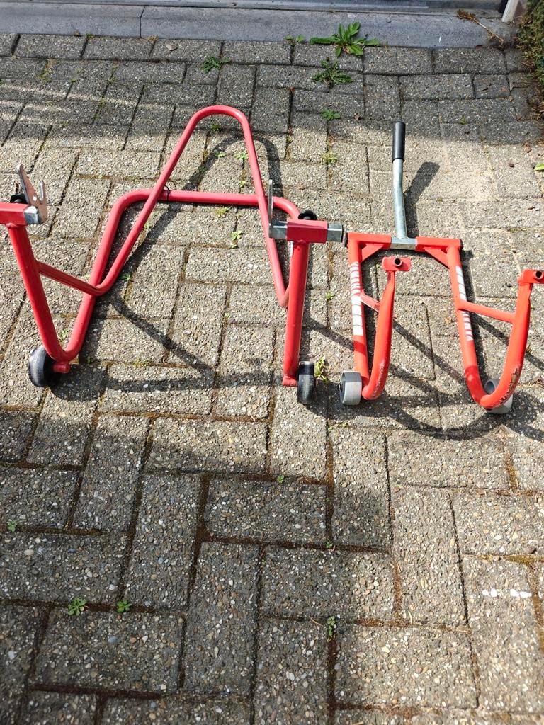 Motor paddock stand, Ophalen