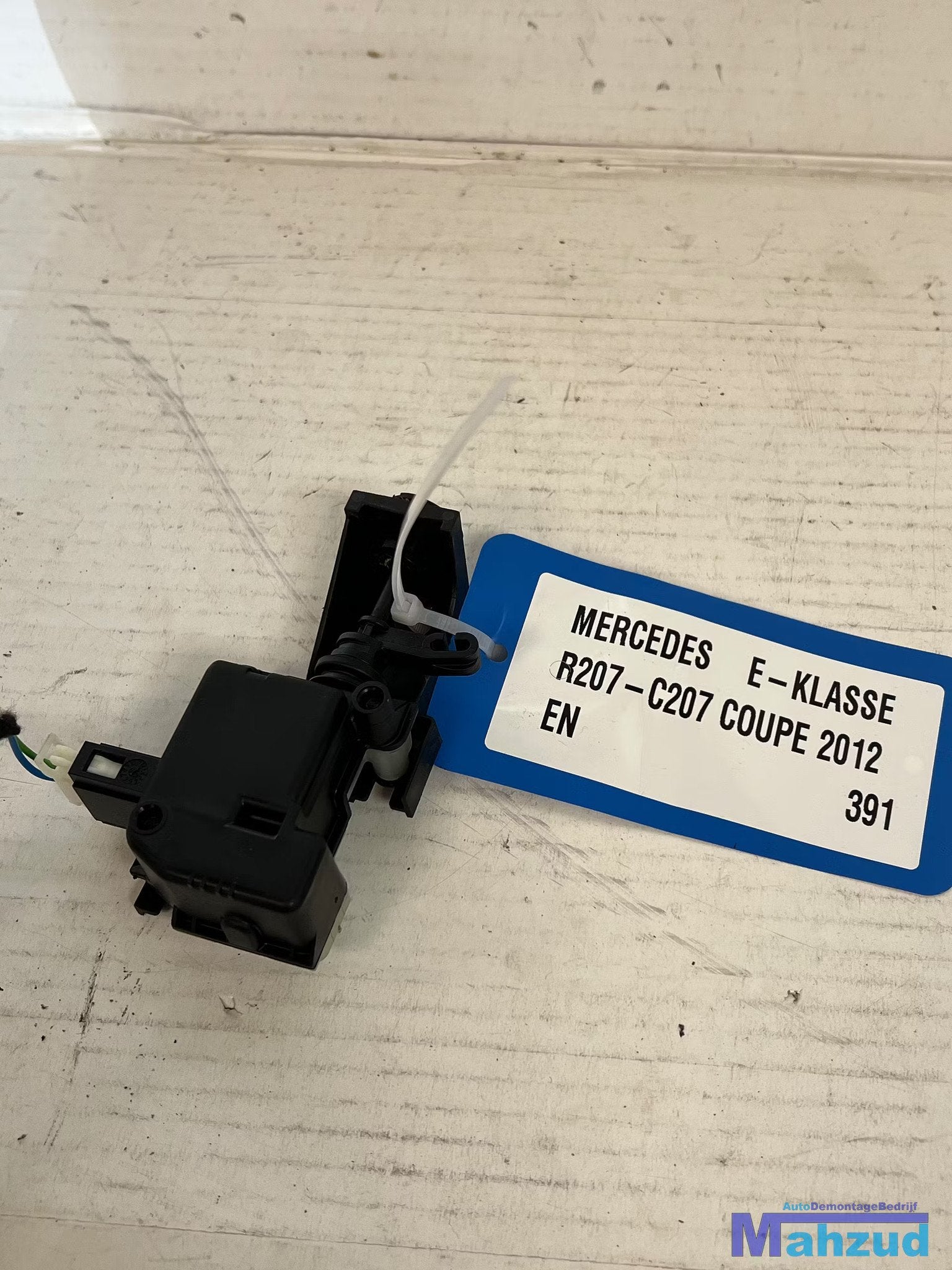 MERCEDES E klasse C207 tankklep vergrendeling 2009-2016 a204, Auto-onderdelen, Gebruikt, Mercedes-Benz AG, Mercedes-Benz, Mercedesstrasse 120
70372  Stuttgart, DE