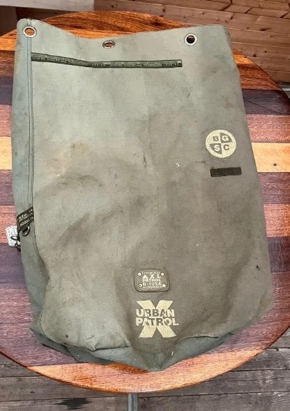 leger tas, Enlèvement, Utilisé
