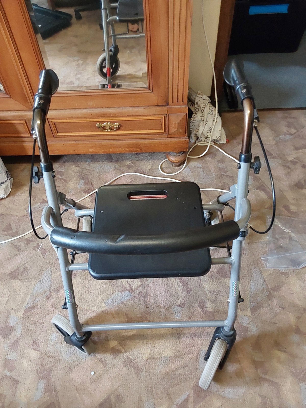 Deambulateur, Divers, Enlèvement