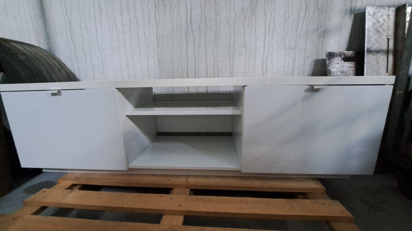 Wit glanzend tv meubel. 160 breed, 40 diep, 45 hoog, Ophalen, Overige materialen, 150 tot 200 cm, Zo goed als nieuw