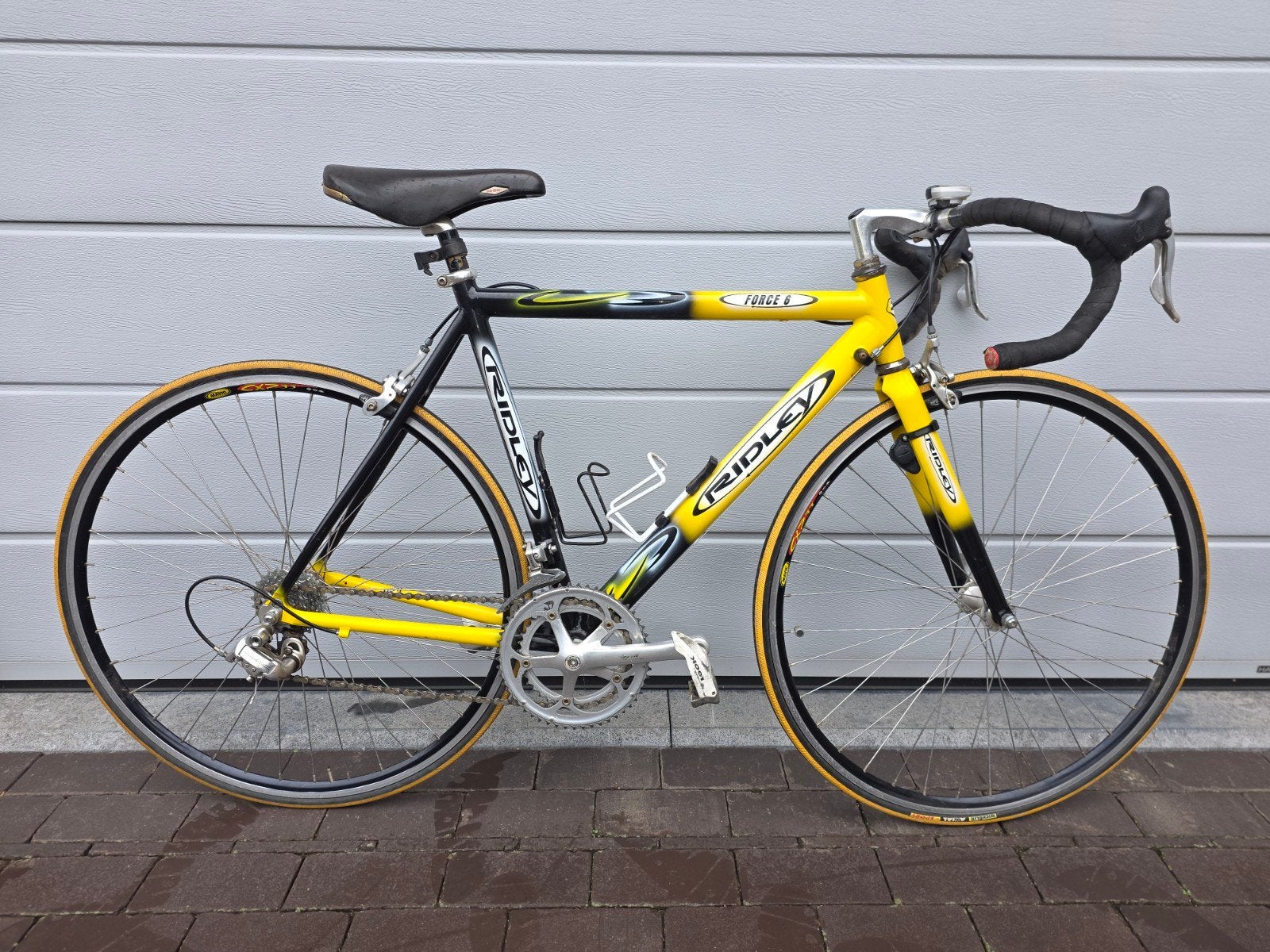 Koersfiets RIDLEY FORCE 6 Aluminium Maat 54
Materiaal Alumin, Frein sur jante, Aluminium, Enlèvement, Utilisé