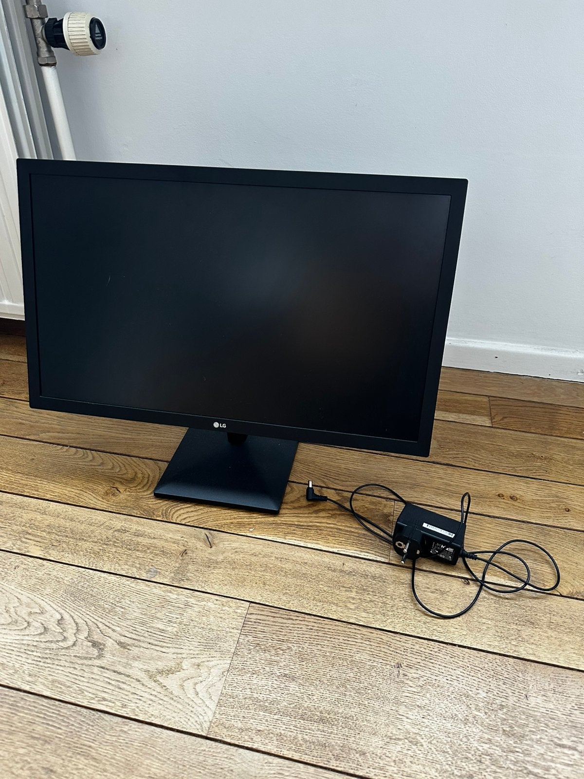 LG Monitor (60Hz) met HDMI en VGA, Ophalen, Zo goed als nieuw, HDMI, In hoogte verstelbaar