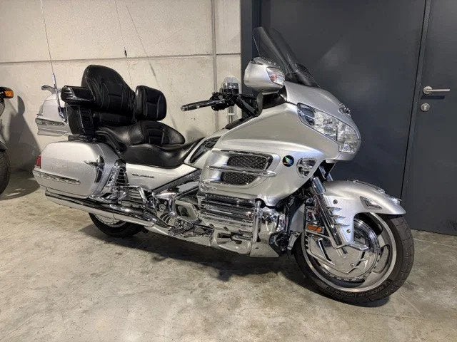 Honda GL1800 Goldwing in prachtstaat vol chroom, Motos, Tourisme, Entreprise, Plus de 35 kW, 1800 cm³